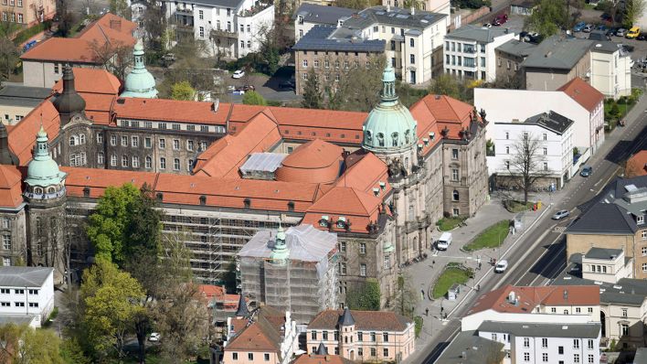 Archivbild: Das Stadthaus Potsdam und Umgebung aus der Vogelperspektive. (Quelle: dpa/R. Hirschberger)