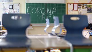 Nach den Sommerferien gibt es mehrere Coronafälle an Schulen (Quelle: dpa/Christoph Hardt)