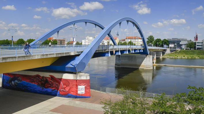 Stadtbrücke, Fluß Oder, Frankfurt an der Oder, Brandenburg (Quelle: dpa/Schoening)
