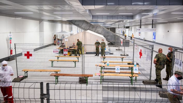 Die Covid-19-Teststelle am Berliner Hauptbahnhof (Quelle: dpa/Christophe Gateau)