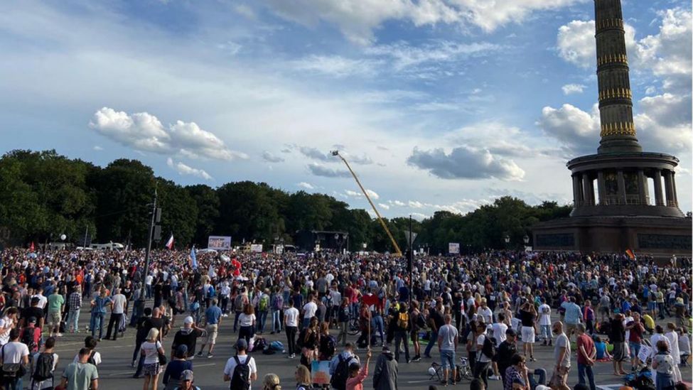 Demonstranten an der Berliner Siegessäule am 29.08.2020 gegen 17 Uhr (Quelle: rbb)