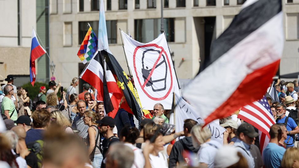 Demonstranten am 29.08.2020 in Berlin (Quelle: dpa/Christoph Hardt)