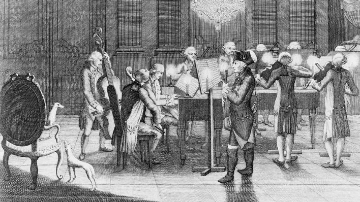 'Friedrich der Große in seinen Erholungsstunden' (Der König mit Flöte und seinen Hofmusikern). - Radierung, 1786, von Peter Haas. (Quelle: dpa/akg-images)