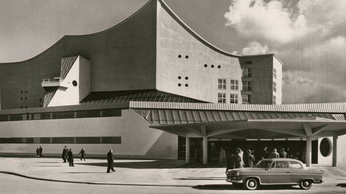 Berlin-Tiergarten, Philharmonie, Kemperplatz (1960/63 erbaut von Hans Scharoun) (Quelle: akg-images).