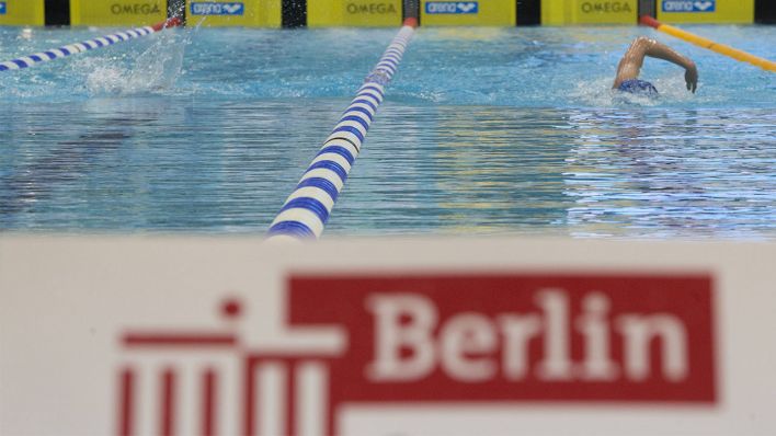 Schwimmer beim Bahnen schwimmen/imago images/Florian Schuh