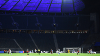 Hertha BSC im Olympiastadion beim Spiel gegen Frankfurt. (Quelle: imago images/Annegret Hilse)