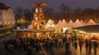 Archiv - Der Weihnachtsmarkt am Schloß Charlottenburg in Berlin.