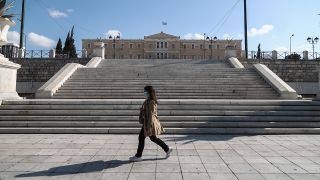 Momentaufnahme aus Athen am Dienstag, dem 10. November 2020, am vierten Tag des landesweiten dreiwöchigen Lockdowns (Quelle: dpa/Vassilis Rempapis)