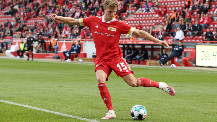 Marius Bülter flankt im Stadion An der Alten Försterei. (Quelle: imago images/Matthias Koch)