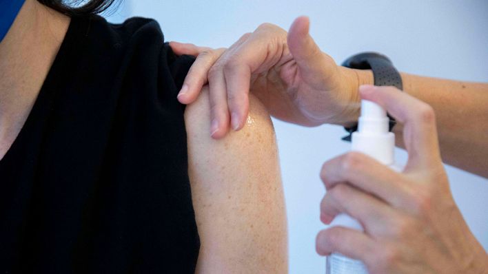 Bis zu 20.000 Impfungen sollen pro Tag sollen in den Berliner Impfzentrum möglich sein (Quelle: imago images/Omer Messinger).