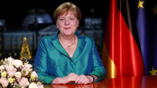 Archivbild: Bundeskanzlerin Angela Merkel (CDU), aufgenommen nach der Aufzeichnung ihrer Neujahrsansprache im Kanzleramt. (Quelle: dpa/M. Tantussi)
