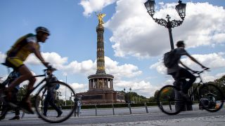 Symbolbild: Radfahrer im Kreisverkehr an der Siegessäule, Berlin Tiergarten. (Quelle: dpa/J. Tack)