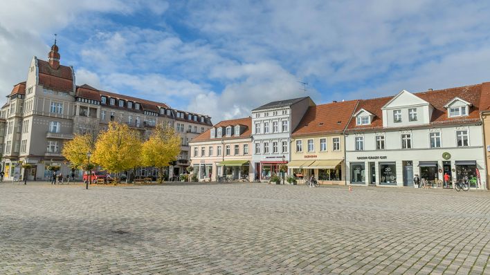 Der leere Schulplatz in Neuruppin am 19.10.2020. (Quelle: imago images)