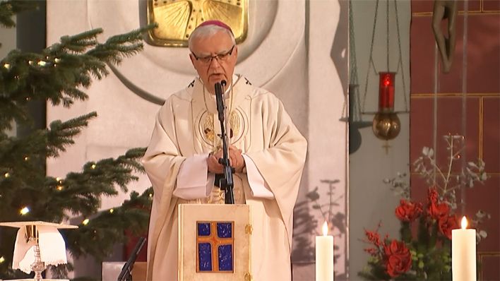 Erzbischof Heiner Koch hält einen Weihnachtsgottesdienst am 25.12.2020 in der Sankt Josef Kirche im Wedding. (Bild: rbb)