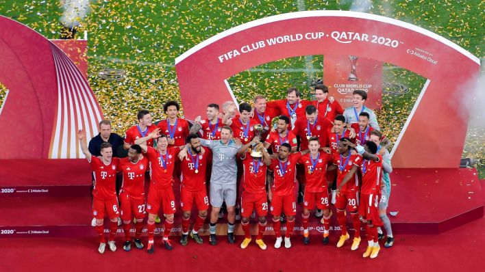 Die Mannschaft des FC Bayern bejubelt den Sieg im Weltpokal-Finale in Katar. Bild: imago-images/Xinhua