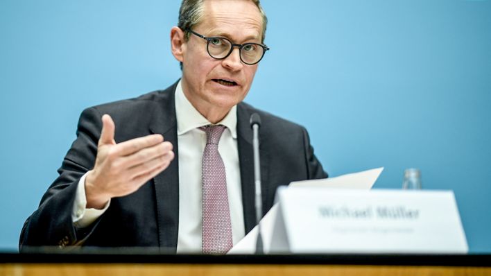 Michael Müller (SPD), Berlins Regierender Bürgermeister des Landes Berlin, gestikuliert bei der Senats-Pk. (Quelle: dpa/Britta Pedersen)