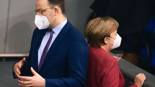 Gesundheitsminister Jens SPAHN (CDU) und Bundeskanzlerin Angela MERKEL (CDU) Plenarsitzung des Deutschen Bundestag in Berlin, Deutschland am 09.12.2020. (Quelle: dpa/Annegret Hilse)