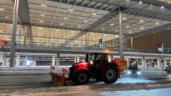 Schneefall am Flughafen BER (Quelle: Stefan Streicher)