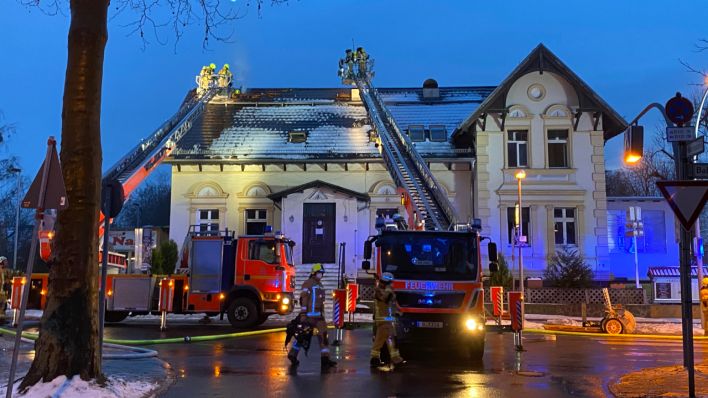 Im Nordosten Berlins ist im Ortsteil Karow ein Brand in einem Restaurant ausgebrochen. (Quelle: BLP)