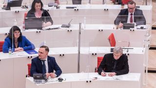 Die AfD Fraktion während einer Sitzung des Landtag Brandenburg am 27.01.2021 (Bild: imago images/Christian Spicker)