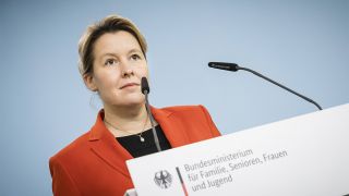 Bundesfamilienministerin Franziska Giffey, SPD, aufgenommen bei einem Statement vor Journalisten in Berlin. 03.02.2021 (Bild: imago images/Felix Zahn)