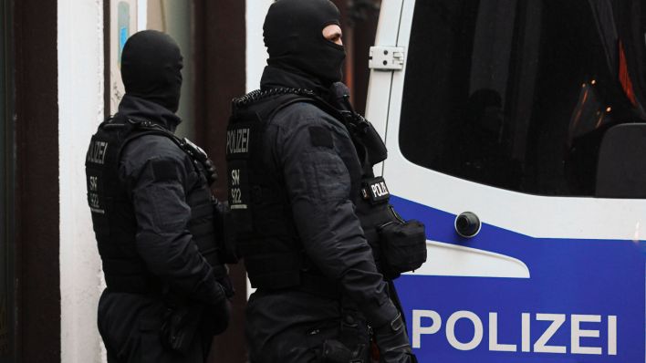 Polizeibeamte in Berlin (Quelle: imago-images)