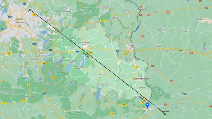 Auf einer Karte ist die Entfernung von Berlin bis Eisenhüttenstadt eingezeichnet (Bild: Bing Maps)