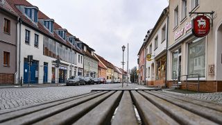 Die leere Mönchstraße in Herzberg, der Kreisstadt vom Landkreis Elbe-Elster (Bild: dpa/Patrick Pleul)