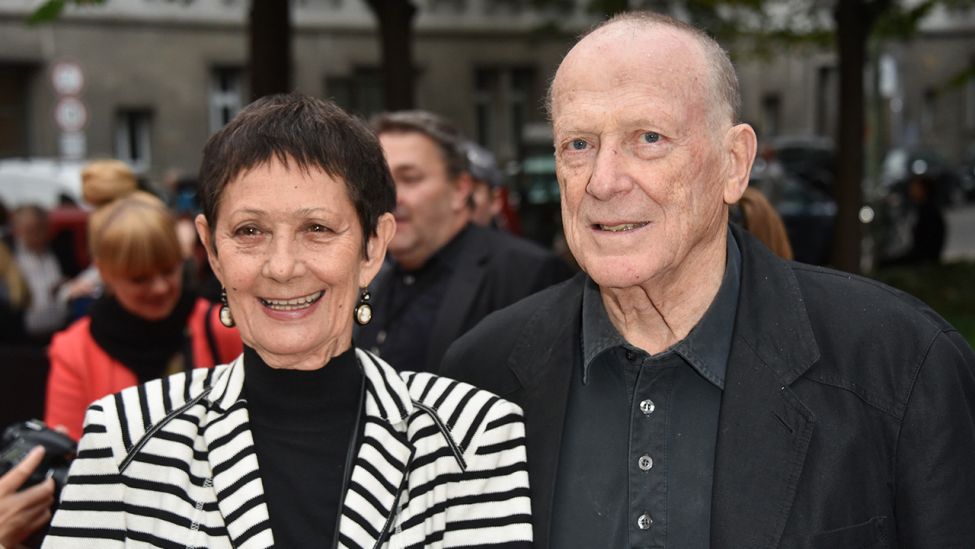 Archivbild: Wolfgang Kohlhaase und seine Frau Emöke Pöstenyi während einer Filmpremiere im Delphi Filmpalast am 15.09.2015 (Bild: dpa/AAPimages®/Panckow)