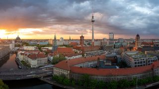 Sonnenuntergang in Berlin-Mitte am 21.05.2021. (Quelle: imago images/Dirk Sattler )