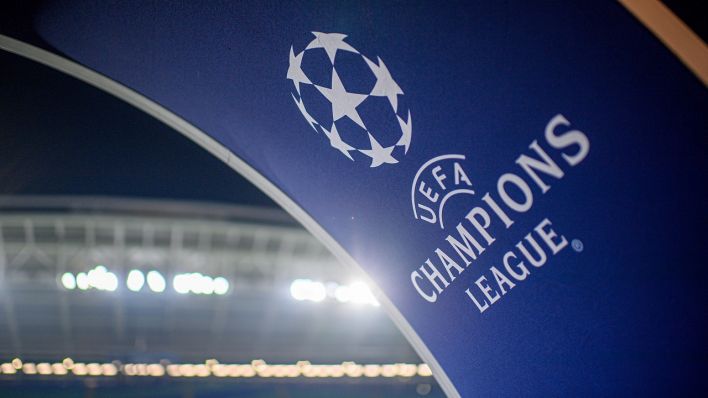 Dunkelblaues Banner mit "UEFA Champions League "-Aufdruck (Quelle: Imago Images / motivio)