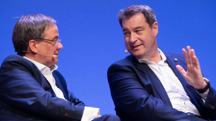 Ministerpräsidenten Armin Laschet und Markus Söder (Quelle: imago images/Ossowski)
