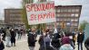 Demonstranten stehen am Leopoldplatz vor der Walpurgisnacht (Quelle: rbb/Jenny Barke)