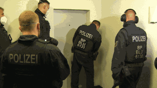 Bundespolizisten bei Durchsuchungsmaßnahmen gegen Schleuserkriminalität in Berlin (Bild: TeleNewsNetwork)
