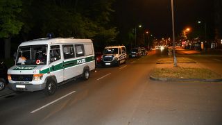Polizei steht am 22.05.2021 nach einer Messerattacke am Humboldthain in Berlin. (Quelle: Morris Pudwell)