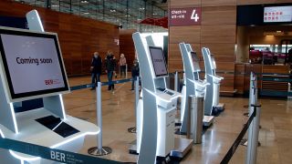 Archivbild: Der Flughafen Berlin-Brandenburg Willy Brandt ist seit seiner Eröffnung und dem Corona-Teil-Lockdown nicht ausgelastet. (Quelle: dpa/Geisler)