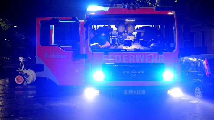 Symbolbild: Feuerwehr-Einsatz in Berlin Spandau. (Quelle: dpa/B. Pedersen)