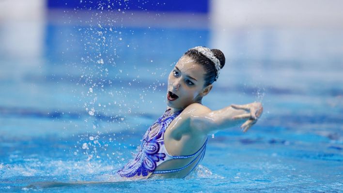 Synchronschwimmerin Michelle Zimmer im Wasser / IMAGO / AFLOSPORT