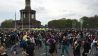 Einige tausend Menschen demonstrieren am 01.05.2021 am Großen Stern (Bild: rbb/Streim)
