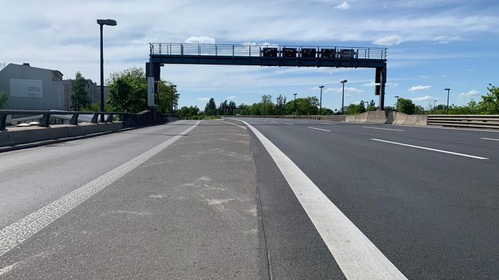 Die Stadtautobahn A100 wurde am 24.05.2021 für eine Fahrraddemonstration gegen ihren Ausbau gesperrt. (Quelle: rbb|24/Sebastian Schöbel)
