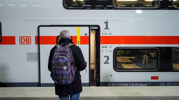 Symbolbild: IC der Intercity-Linie Rostock-Berlin-Dresden am 05.02.2020. (Quelle: dpa/Gregor Fischer)