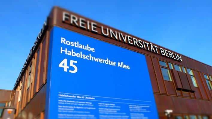 Die "Rostlaube" der Freien Universität Berlin am 11.04.2020 (Bild: imago images/Stefan Zeitz)