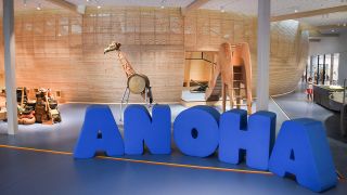 Der Schriftzug "ANOHA" steht im ANOHA. Demnächst eröffnet die Kinderwelt ANOHA im Jüdischen Museum Berlin für junge Besucherinnen und Besucher im Kita- und Grundschulalter. (Quelle: dpa/Kira Hofmann)