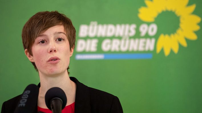 Symbolbild: Julia Schmidt spricht beim Landesparteitag ihrer Partei. (Quelle: dpa/Monika Skolimowska)