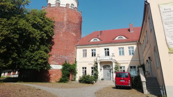 Die Burg Lenzen ist seit 1993 der Sitz des Bundes für Naturschutz Deutschland BUND. Das Burghotel wurde schon 2007 als Biohotel zertifiziert. (Quelle: rbb/Britta Streiter)