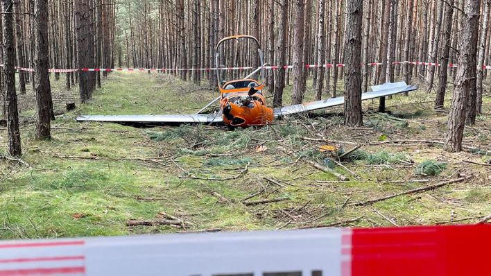 Abgestürztes Flugzeug (Quelle: Polizeidirektion West)