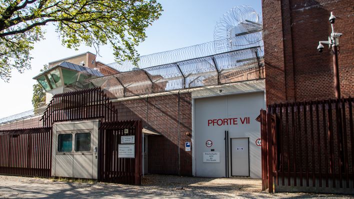 Symbolbild: Justizvollzugsanstalt Moabit von aussen mit Eingang VI am 16.09.2021. (Quelle: dpa/Andreas Gora)