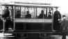 Die erste von Siemens entwickelte elektrische Straßenbahn im Jahr 1881.