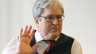 Jörg Steinbach (SPD), Brandenburger Minister für Wirtschaft, Arbeit und Energie, während eines Interviews am 19.04.2021 in seinem Büro. (Quelle: dpa/Soeren Stache)