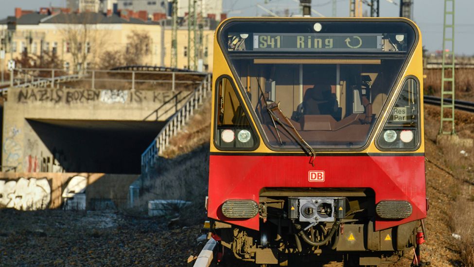 Eine Ringbahn der Linie S 41 in Berlin (Bild: dpa/Schoening)